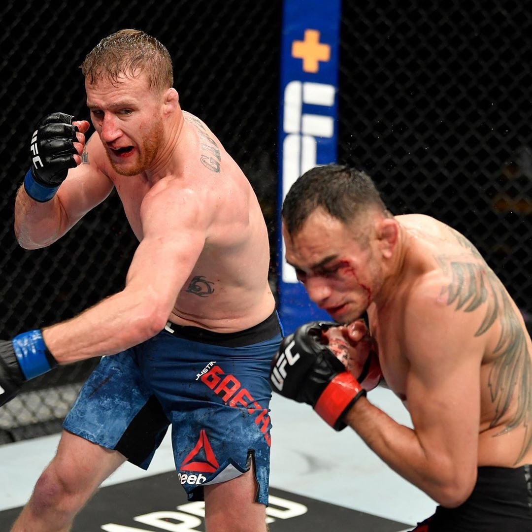 Justin Gaethje derrota a Tony Ferguson via TKO (punches) – Round 5, 3:39 – to win interim lightweight title #UFC249