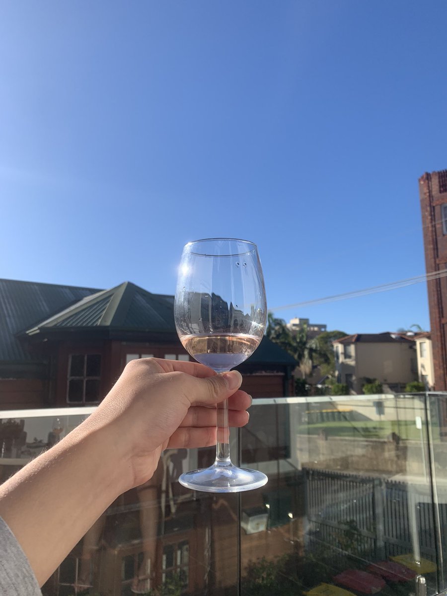 TAKUVLOG1's tweet photo. サーフィン🏄‍♂️をしてから家に帰り🍷を
ゆったりとした最高な１日です。

お母さん産んでくれてありがとう💐

#母の日 https://t.co/XAHTEkT4rW