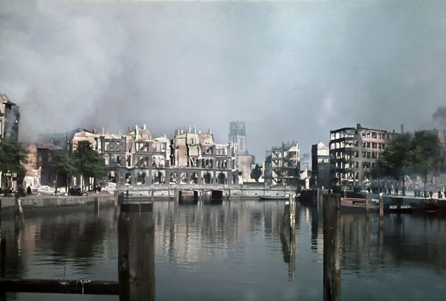 After the bombardment of Rotterdam on the 14th of May the Netherlands surrended. Between 650 and 900 people were killed.  #WW2