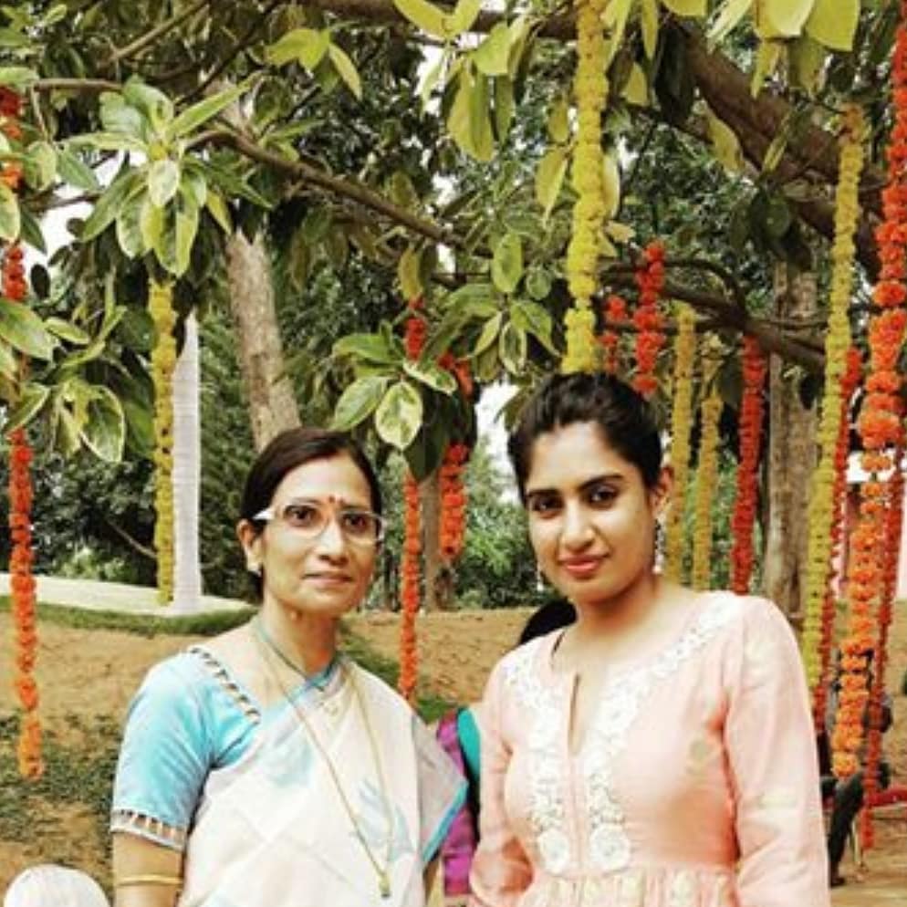 MithaliRaj03_fc's tweet photo. Mother's Love!! 👩

THANX A Lot Leela Amma🙏

To Give A Cricket Champion To This World 

#MithaliRaj With Her MOTHER LeelaRaj

@M_Raj03 https://t.co/Tq4RMe4pjj