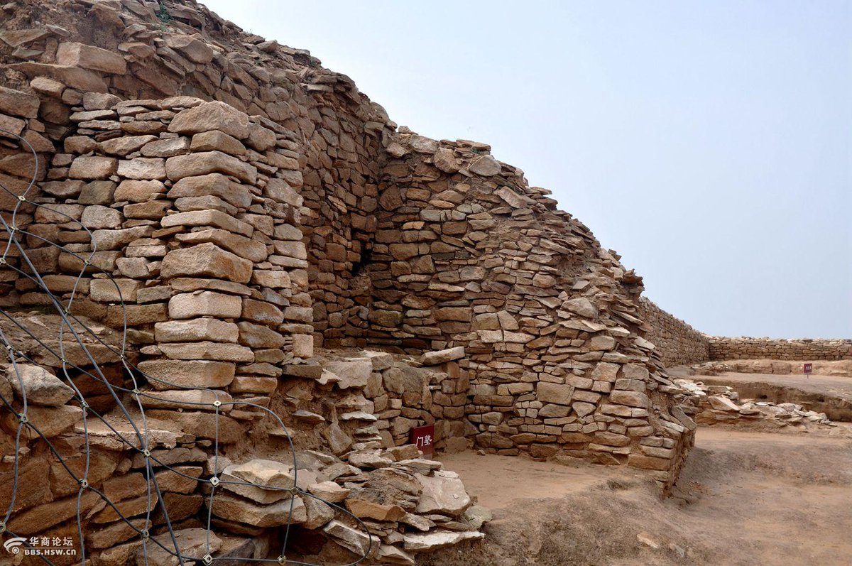 1. As Ralph E. Turner puts it, "almost nothing is known about Chinese architecture before the age of Qin (3rd c BC)," because dominant building materials had been rammed earth &timber. But at Shimao, we see a stone city with monumental structures which look like stepped pyramids.