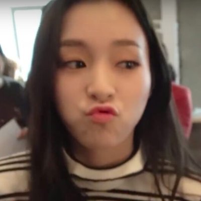 gahyeon ✧ sohla el-waylly- small, cute, and surprise! has a tattoo sleeve- looks good in red- has her shit together, is called when people need help on their own shows- to andy, after trying the muffins he made for a challenge they both did: “yeah, mine were better ”