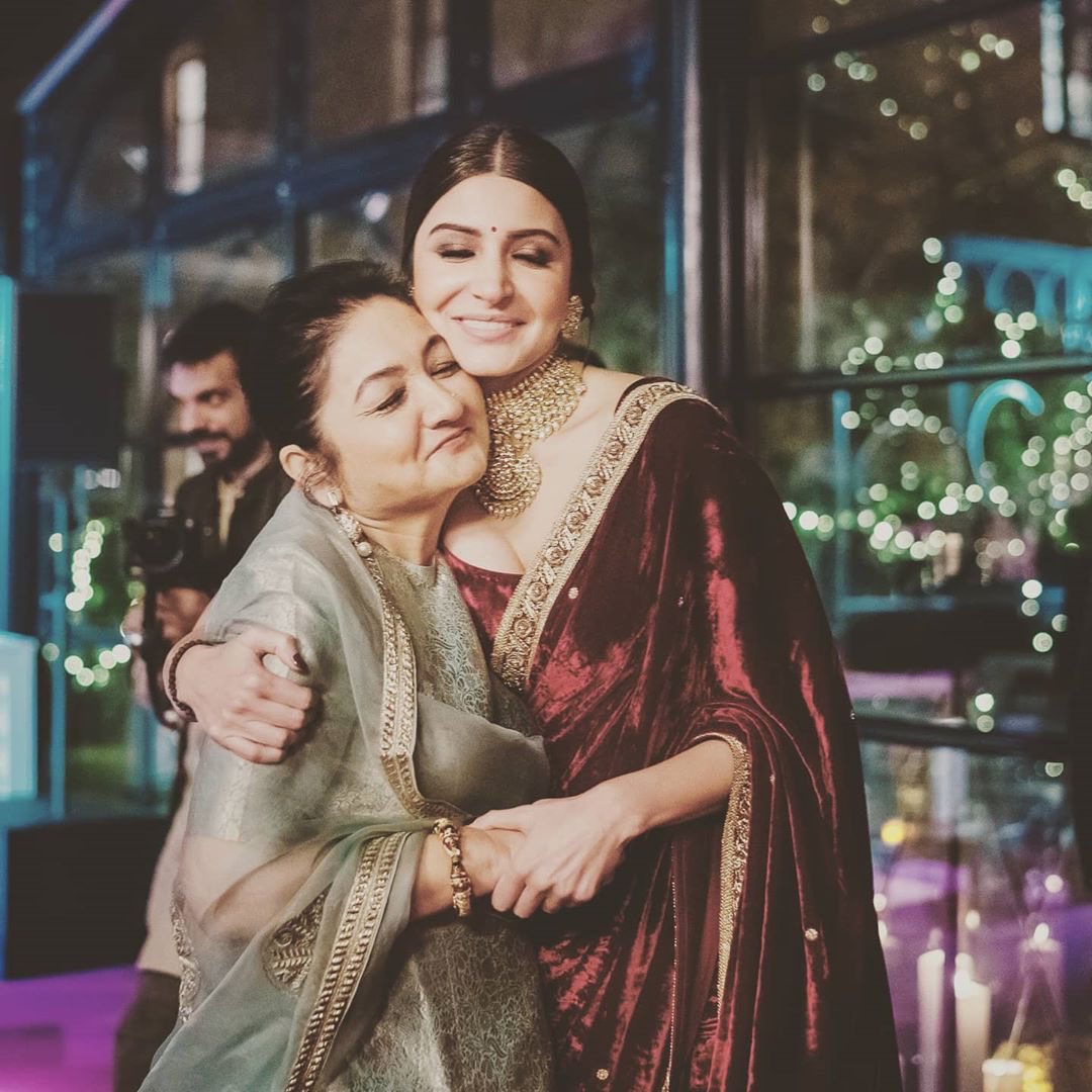 Them beautiful genes right there. Two women with glowing skin and beautiful soul. Ashima Sharma and Anushka Sharma are just such beautiful women.