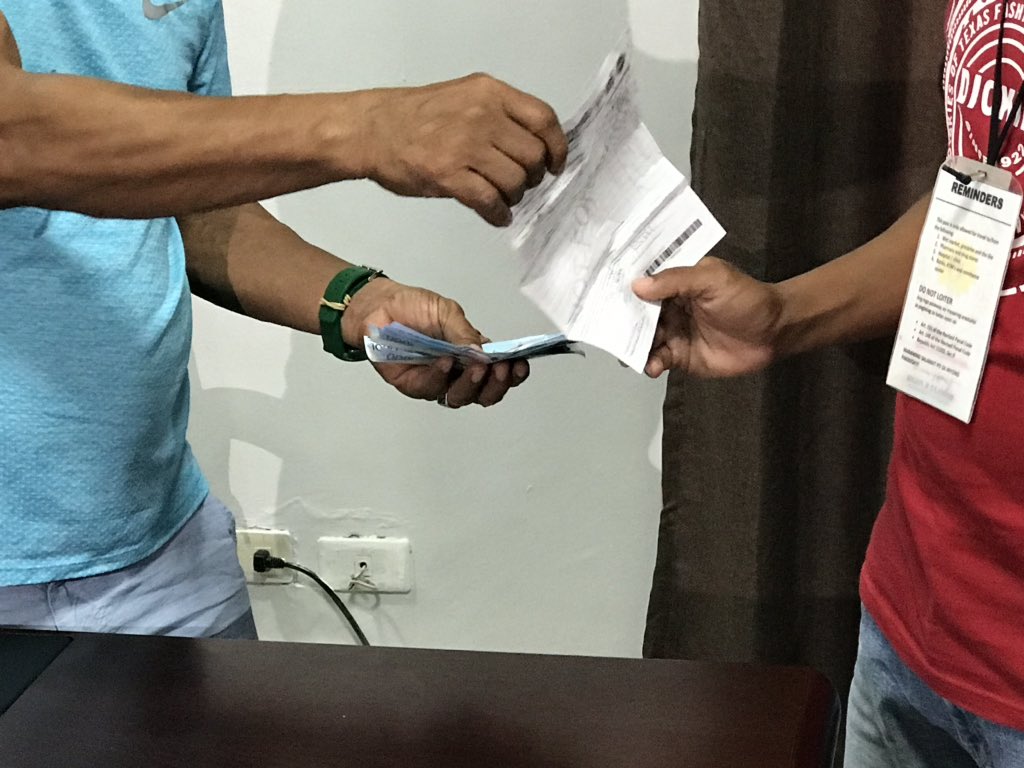 LOOK: Amid the queue earlier, a Bagong Pag-asa resident returned the DSWD cash aid he received. Eric Magdasoc, who works as a landscaper, says he is returning the money after recieving aid from the Social Security System (SSS). |  @cnnphilippines