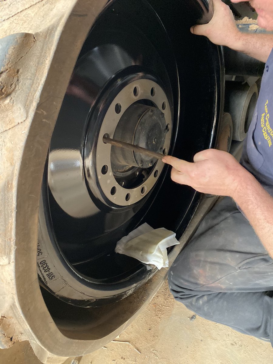 Huge thanks to Matt from <a href="/AGCOcorp/">AGCO</a> Melbourne and Westy <a href="/ramsey_bros/">Ramsey Bros</a> Kimba for organising Saturday late night parts pickup. After a 2400km round trip in 25hrs we’re back in business