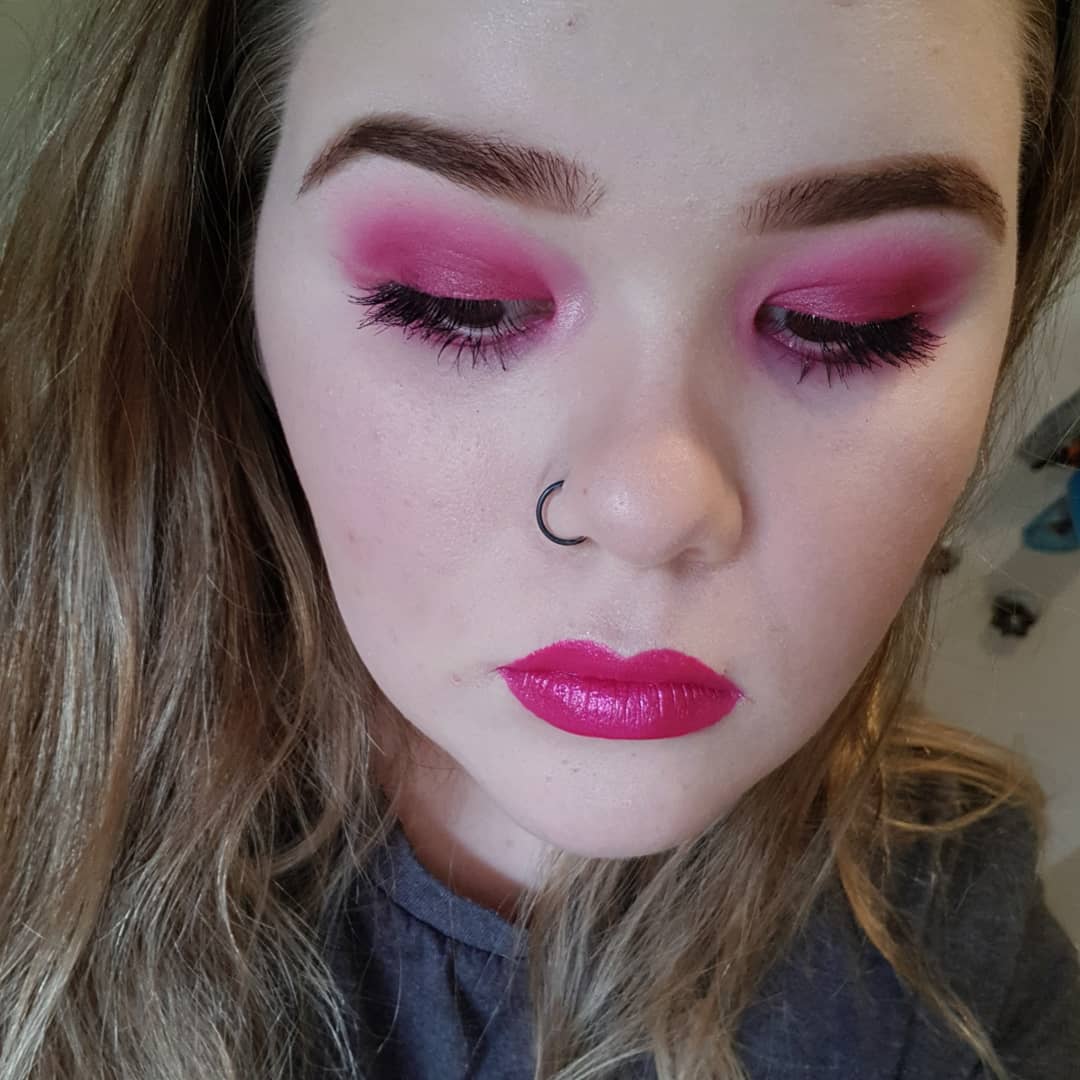 pag0005's tweet photo. Pink vibes ❤❤😍😍💖💖💖

#farsali #makeupoftwitter #JeffreeStarCosmetics #jeffreestar #ELF #elfcosmetics #pinkmakeuo 
#minicontroversy #minibreaker #maybelline #morphexjeffreestar #morphe #tooface #toofacecosmetics #fentybeauty #onfleek #metallips #makeuplooks #makeupaddict https://t.co/7ffUsrWgzM