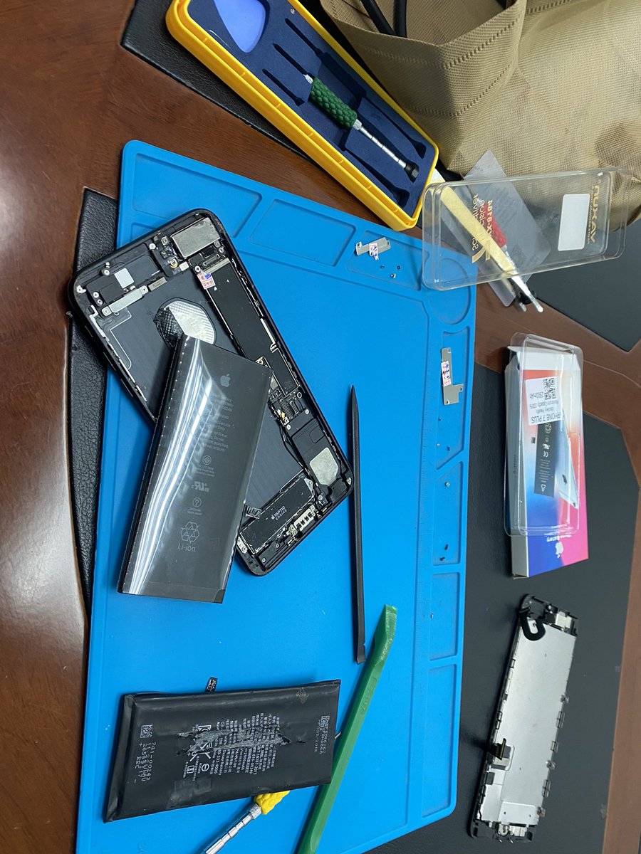 lockmey's tweet photo. [ PHONE REPAIR ]
.
Item : Battery Iphone 7 Plus 
.
Desc : Replacement
.
Location : Damansara Damai ( COD )
.
P/s: Kedai @itbezz kat gombak dgn maxim sentul masih lg tutup. Tp kami beroperasi secara On-The-Go.
Inform je kawasan mana (Lembah Klang sahaja) kami akan sampai.
#itbezz https://t.co/4AoGdsczIP