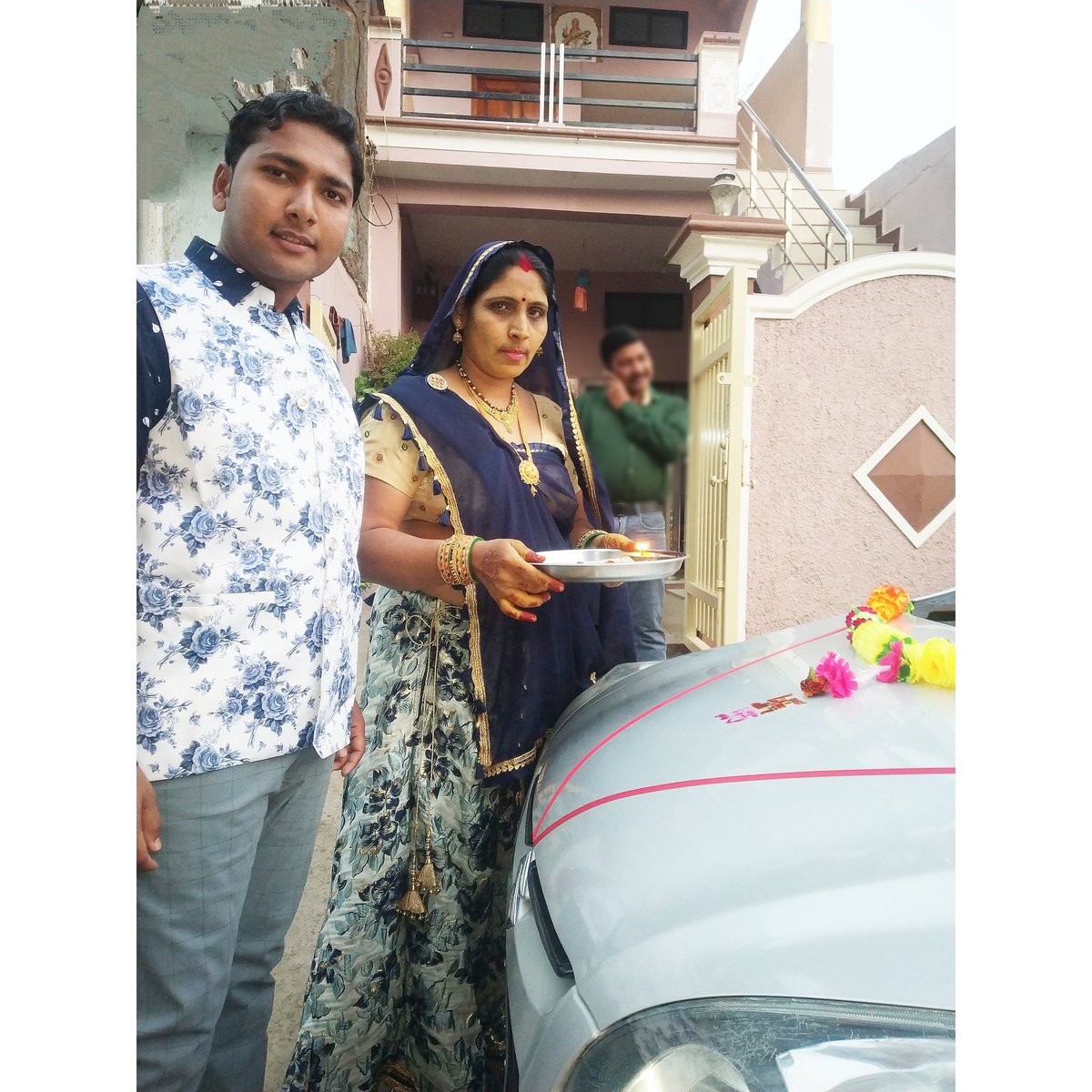 mohiteveryday's tweet photo. घड़ी भर भी तनहा मुझे होने नहीं देते,

मेरे चाहने वाले मुझे सोने नहीं देते।

मेरे सर पर मेरी #माँ की दुवाओं के साये है,

ज़िंदगी के सफ़र में हादसे होने नहीं देते। 😇😘

#MothersDay | #HappyMothersDay | #मातृ_दिवस | #MothersLove | #LoveYouMaa | #Maa | #ThankyouGod 

#MohitGour https://t.co/PymVaLr3xG