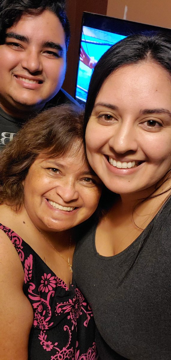 rinachavezm's tweet photo. Lo más bello de ser madre es ser la madre de estos dos maravillosos seres humanos #MyPink #MyBlue #FelizDiaDeLasMadres https://t.co/MEY2pwKz3G