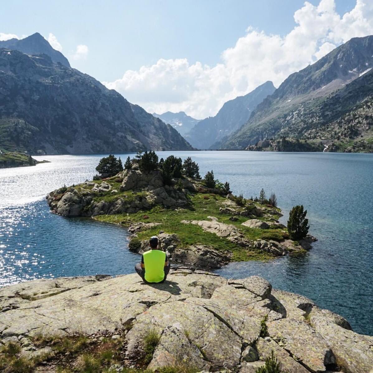 Bientôt le retour au cœur de la nature 🏃🌻☘️faites du sport en milieu préservé et prenez soin de vous  🐝 #trailrunning #running <a href="/ENDU_MAG/">Trails Endurance Mag</a>