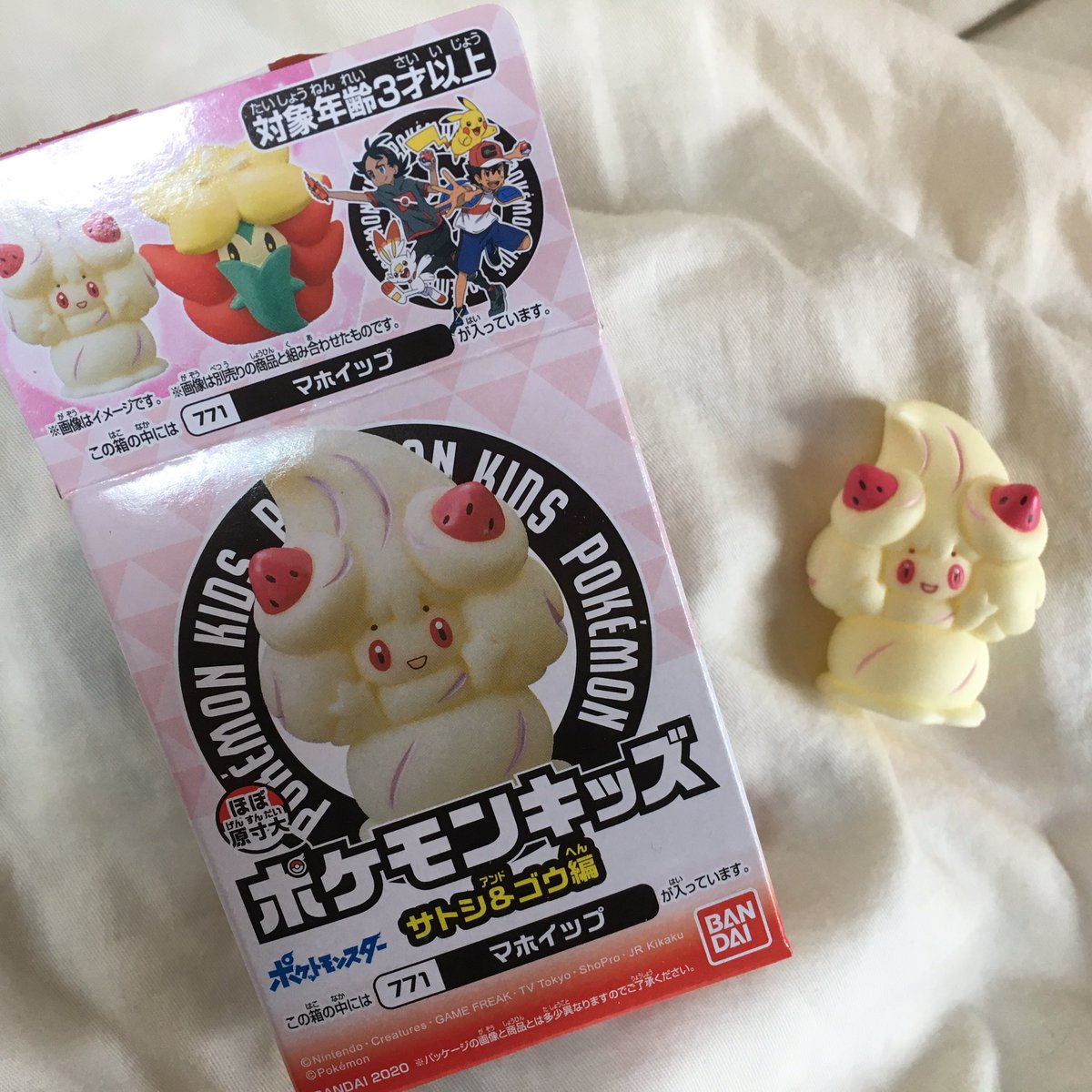 瀬文やつむ コンビニで買った ポケモンキッズ にてマホイップ ゲットだぜ テレビの前に並ぶフィギュアの群れと共に飾ることにしました 瀬文やつむ コンビニで買った ポケモンキッズ にてマホイップ ゲットだぜ テレビの前に並ぶフィギュアの群れと共に飾ることにしました