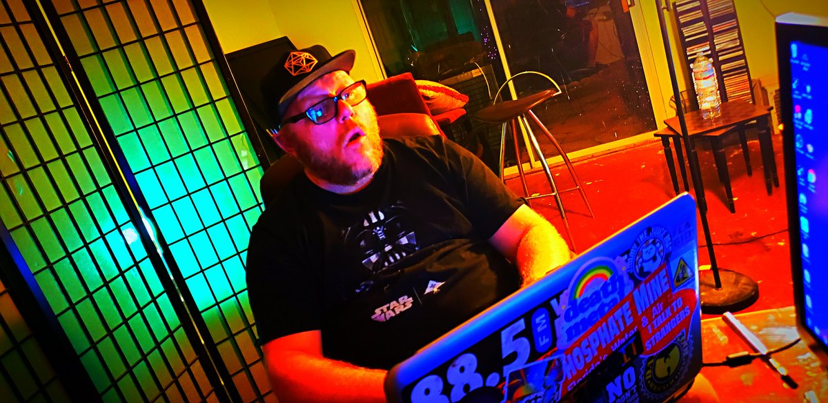 DoodZentripZ's tweet photo. @dj_clone_13 setting up #visualsoftware for our upcoming @ZentripZ nightly broadcasts https://t.co/CO3CUeP94s