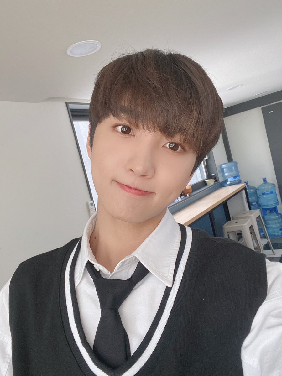 UP10TION's tweet photo. 오늘까지만 재탕🥳

#업텐션 #선율 #UP10TION #SUNYOUL https://t.co/HKC3hLqpbc
