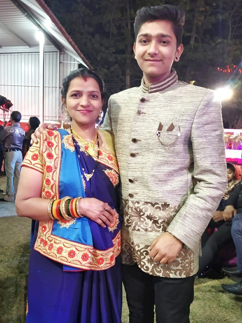 LikharShashank's tweet photo. Happy mother's day mom... 😘😘💕
#MothersDay 
#motherday2020 
#LoveYouMa https://t.co/ofg4dwTe8Y