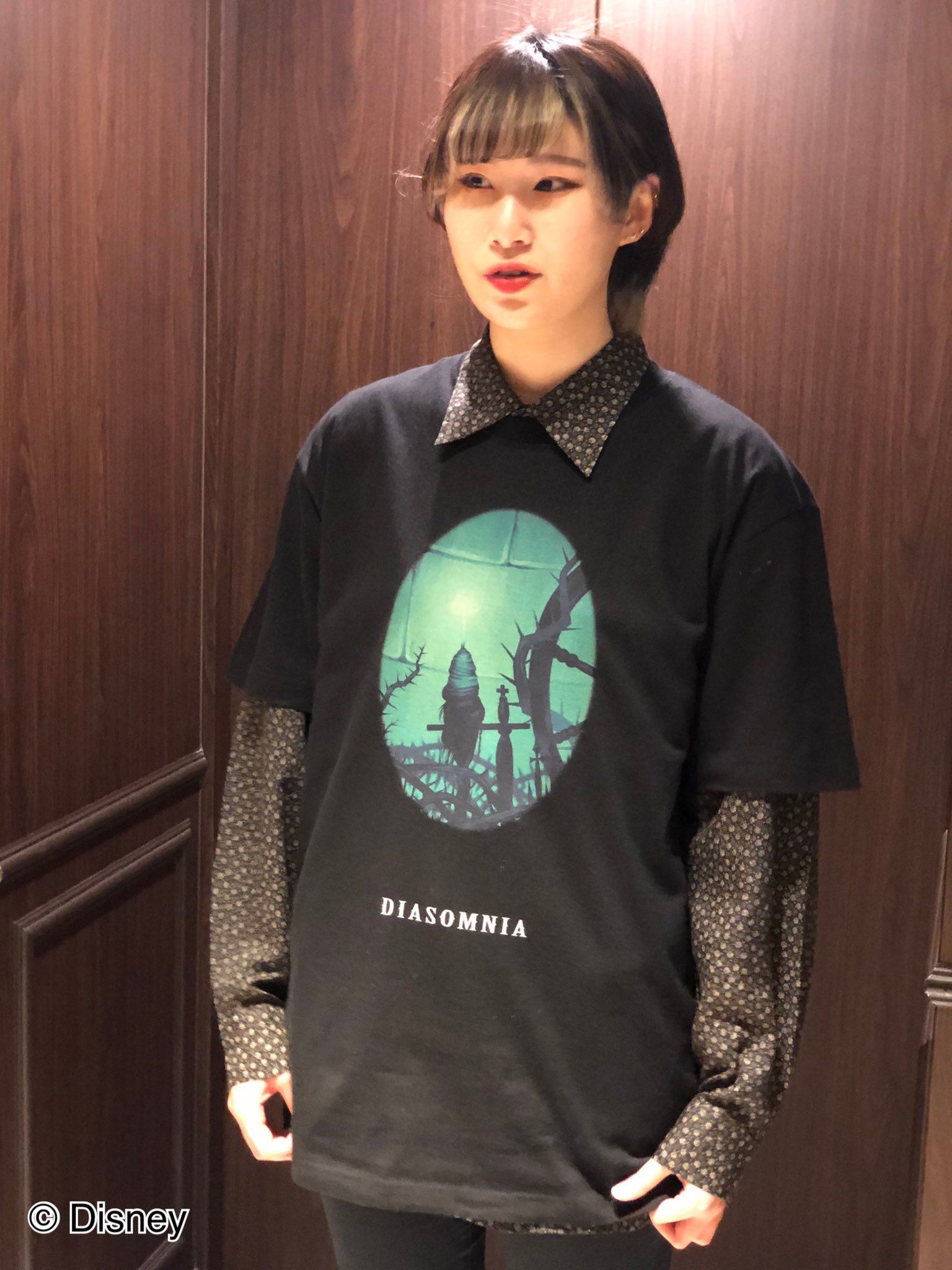 パニカムトーキョー 渋谷店 Twitter પર おすすめアイテム ディズニーツイステッドワンダーランド パニカムトーキョー コレクション第1弾 ディズニー ツイステッドワンダーランド 各寮モチーフのtシャツや 寮長たちをデザインした雑貨などがラインナップ