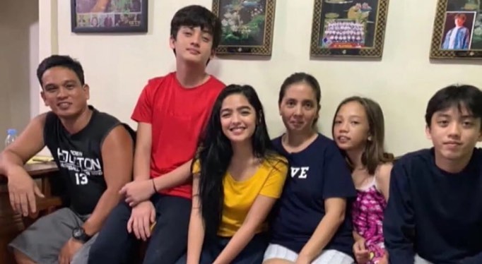 AndreaSquadOFC's tweet photo. Happy Mother's Day !
💛💛especially kay mommy belle and mommy marga! 💛💛
@iamandrea_b @imsethfedelin
#andreabrillantes
#SethDrea
#AndreaSquad https://t.co/kNrqiHix5c