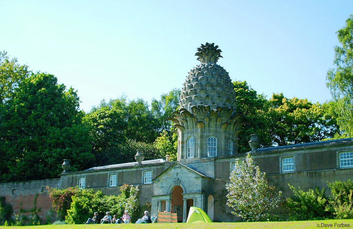 @DiscoverScotland @N_T_S  as strange as it may seem , they did grown #pineapples in Scotland. This is the #folly #dunmorepineapplehouse near #Airth. The place could be hired for #holidays #vacations 

#PhotographsofScotland