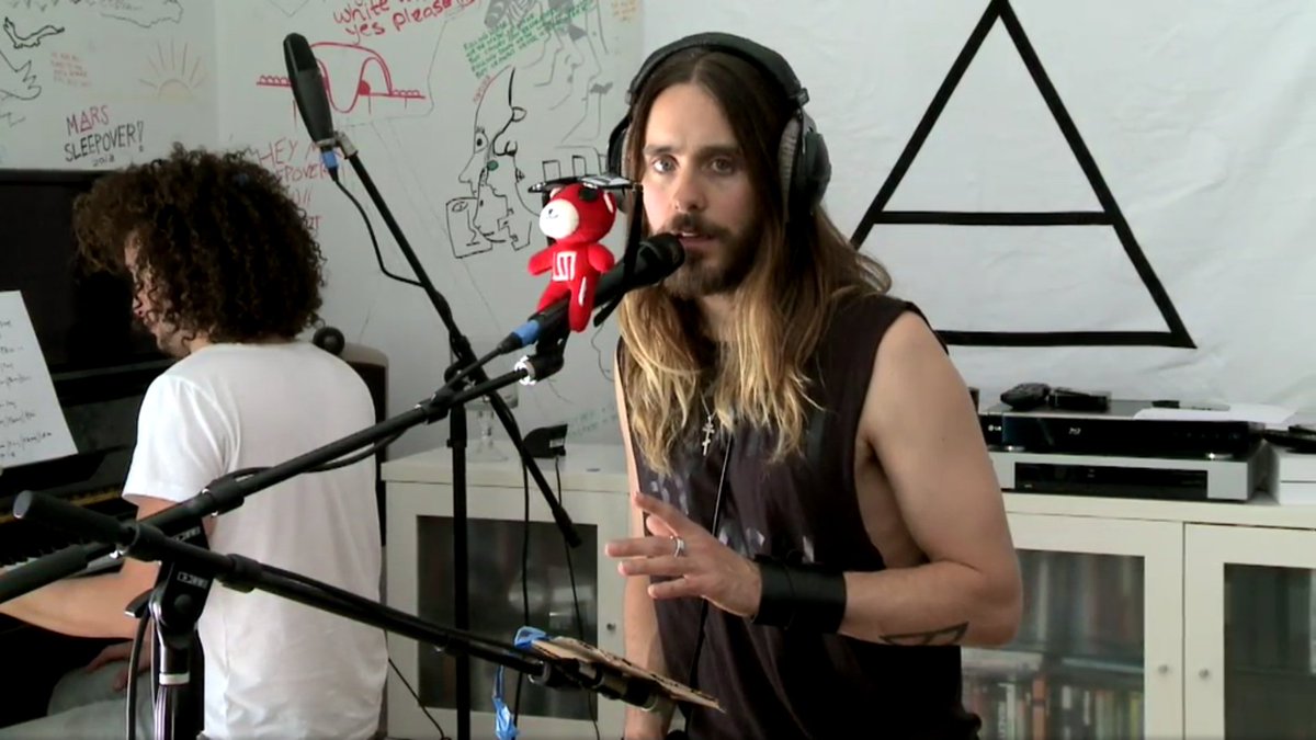antonellaa_12's tweet photo. "All we need is faith"
Watching #JaredLetoLive on #VyRT. These words are so meaningful, even more on these days. You always give me hope, strength to keep going even in the hardest times. Thank you @JaredLeto for being in my life, for being you 💙 I love you and I always will 💙 https://t.co/YL0IGzYHuu