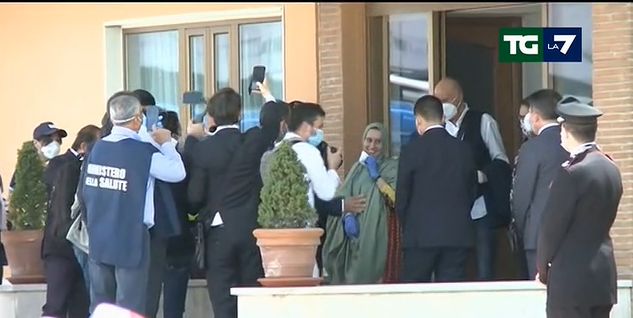 TgLa7's tweet image. 🔴+++ #SilviaRomano è atterrata a Roma +++