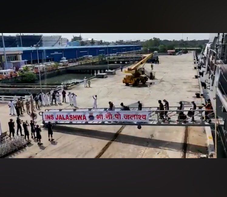 souravkumar1925's tweet photo. #SamudraSetuMission #MoDAgainstCorona #bringhomeexpats
Oh to be back on the motherland..!! would have been feelings of the passengers brought today on #INSJalashwa . Thank you @PMOIndia @DefenceMinIndia @indiannavy @IndianNavy16 https://t.co/SVvQjZC8Ji