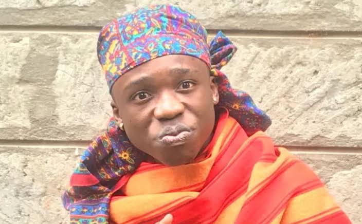 This Photo By Mama Otis Shows the Exact face Mothers Make When You Pick Another Slice Of Bread Infront Of The Guests. 😂😂😂 #MamaTaughtMe