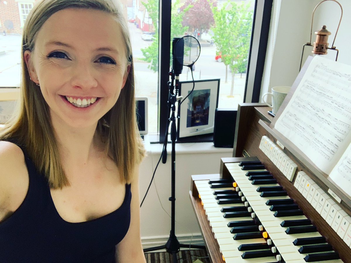 First virtual organ lesson today, THOROUGHLY livened up thanks to my  teacher's 5yr old. He's just learnt where the general cancel is on his  dad's organ, & took great joy in sneaking