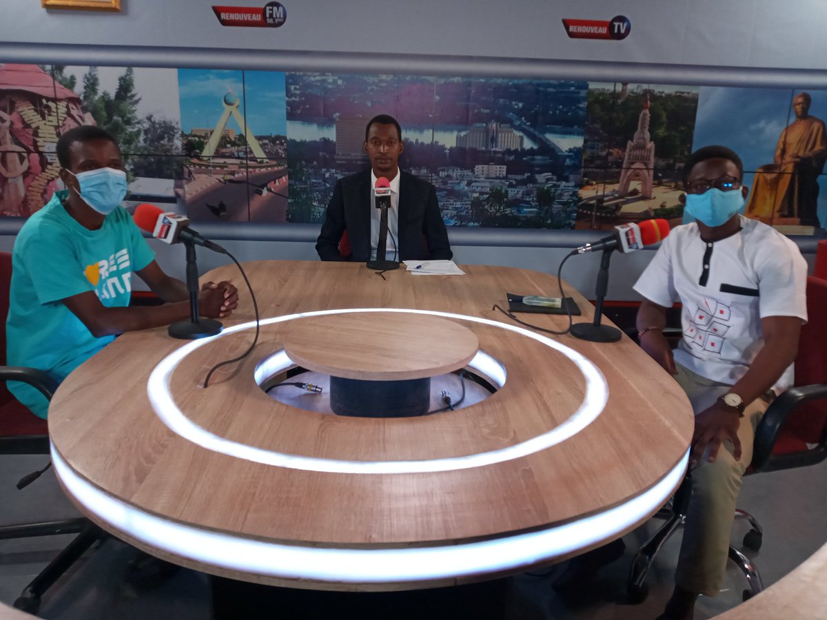 Nous étions ce matin sur RENOUVEAU TV et RENOUVEAU FM dans l'émission Canal-J pour parler de l'apport de la jeunesse malienne dans la lutte contre Covid19.
Merci au groupe RENOUVEAU pour cette opportunité.
<a href="/OusmaneMakaveli/">Ousmane Makaveli</a> <a href="/Tidianeball/">Tidiane Ball</a> <a href="/Foussby_One/">FOUSS DEM</a> <a href="/KeycieBatson/">Countel Kanne 😷</a> <a href="/Naboufall/">Nabou Fall</a>