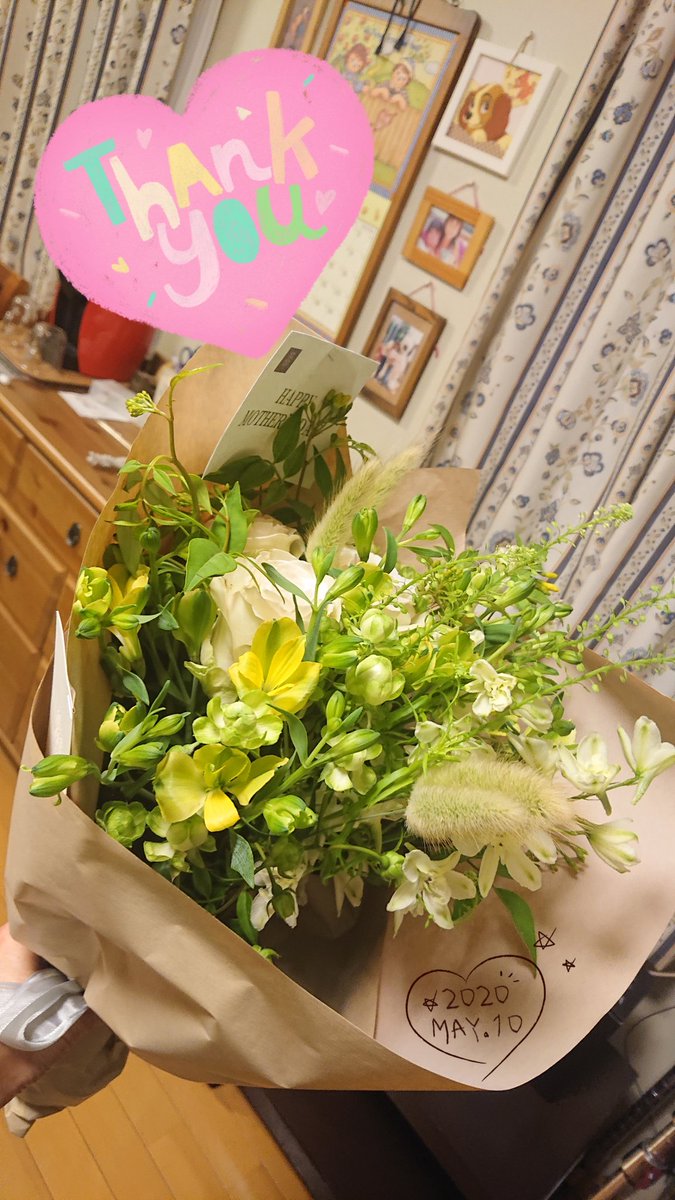 lovessk's tweet photo. 可愛いお花頂きました🥰 https://t.co/yfi0lE3lDv