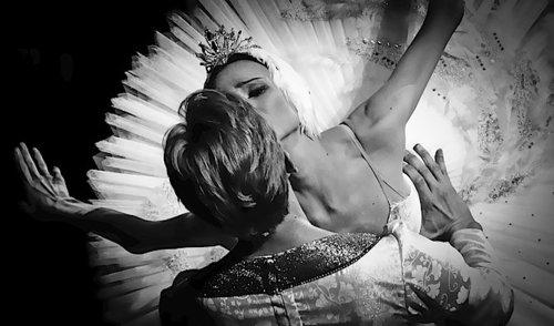 JEO6591's tweet photo. #BalletFascination #SvetlanaZakharova &amp; #DavidHallberg in #SwanLake https://t.co/z15ZOt31Ql