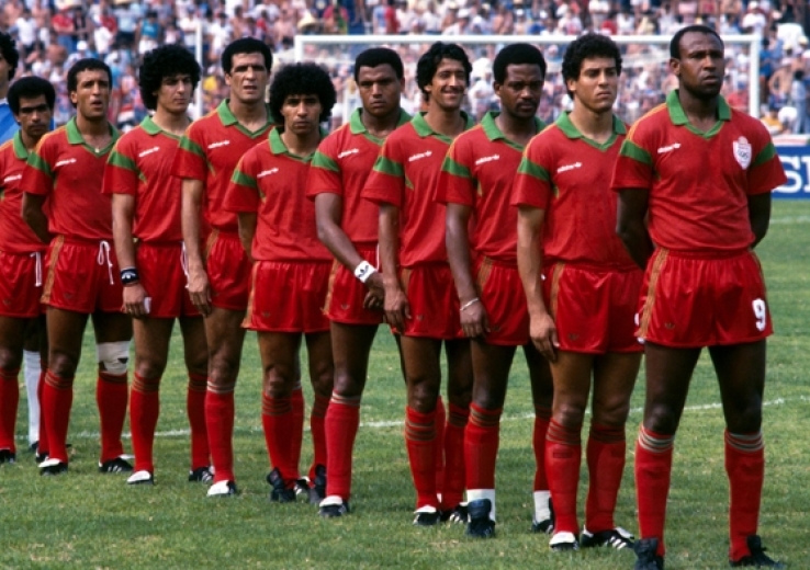 Le vent va pourtant tourner: après le gain de la CAN 1976, Hassan II ne lésine pas sur les moyens pour préparer le Mondial 86.Au menu: 3 mois de stage en Suisse. Au Mexique, les Bouderbala, Timoumi et autres Zaki réalisent un exploit inédit en atteignant les 1/8e de finale.