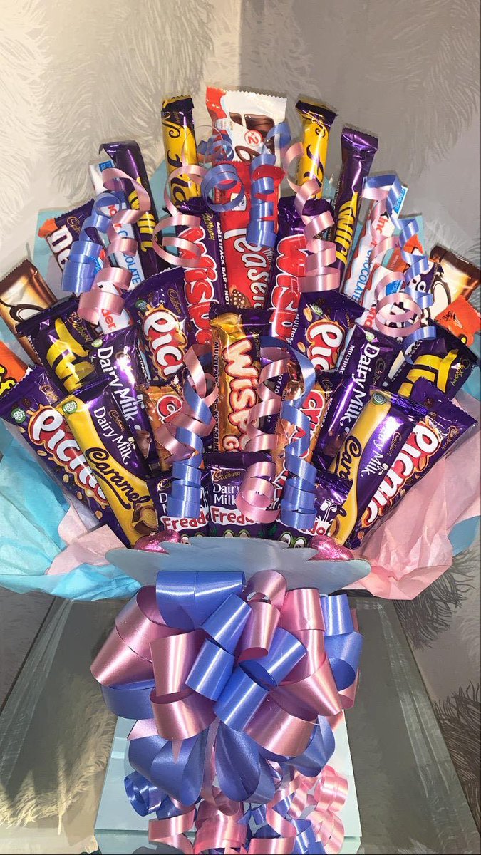 SophieHez23's tweet photo. 💙💗🐝 PINK &amp; BLUE DAY RAFFLE 🐝💗💙 

£1 per strip — prize is a giant chocolate hamper with a wristband, pen &amp; pin included. 

All money raised goes to Chloe &amp; Liam together forever trust💗💙 
@ArianaGrande @chloeandliam24t 
#remember22 #chloeandliam #togetherforevertrust https://t.co/47mh3fliKT