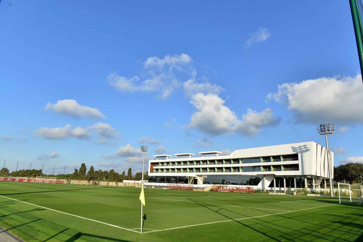 En interne, la Fédération et le Palais font sortir de terre en décembre 2019, à Salé, le Complexe Mohammed VI de football, un Clairefontaine marocain destiné à accueillir les équipes nationales.L’Académie Mohammed VI établit la même année un partenariat de prestige avec l’OL.