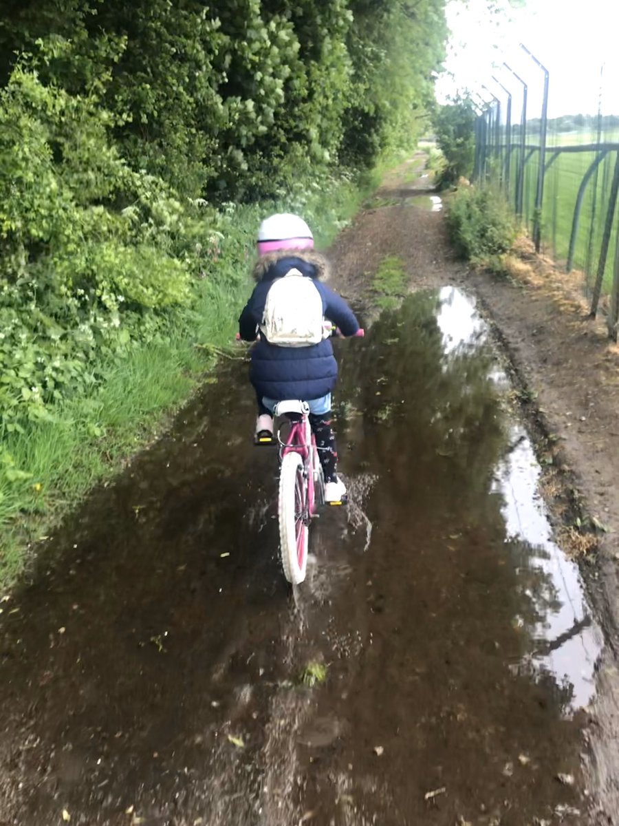 NeilMcDonald83's tweet image. Another day↔️Another Bike Ride 🚴‍♀️💨 

#bikeride #colwickpark #windyday #feedtheducks #snacksonroute