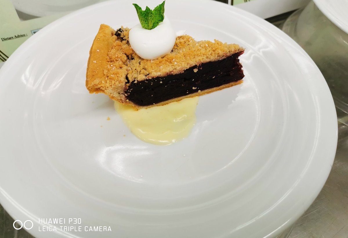 Chef_Tkay's tweet photo. And a tart for dessert.. #simpleandclassic https://t.co/Y5boLum4EL