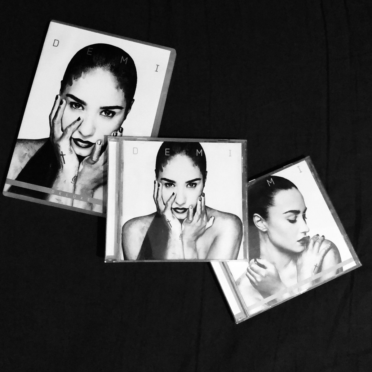 gotellurmotha's tweet photo. happy DEMI’s 7th anniversary everyone🖤 #DEMIversary https://t.co/8T1xaW1KTm