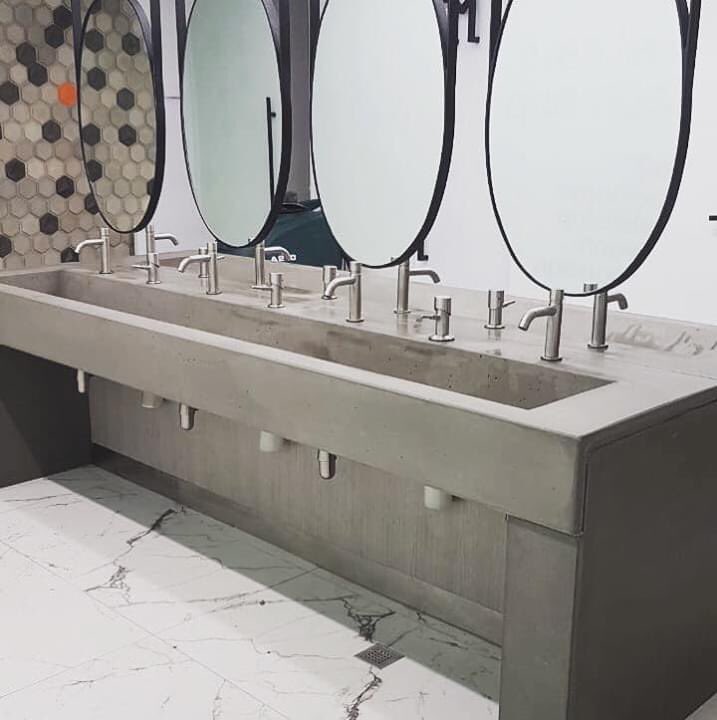 BietonCo's tweet photo. Cuidamos cada detalle en las piezas que fabricamos a la medida para nuestros clientes.  Lavamanos corrido diseño @raizarquitecturasas, proyecto @celsia_energia. 
#interiordesign
#concretedesign 
#acabadosarquitectonicos
#amorporelconcreto
#concrete 
https://t.co/ktP43JC0aJ https://t.co/s2Loti74Lo
