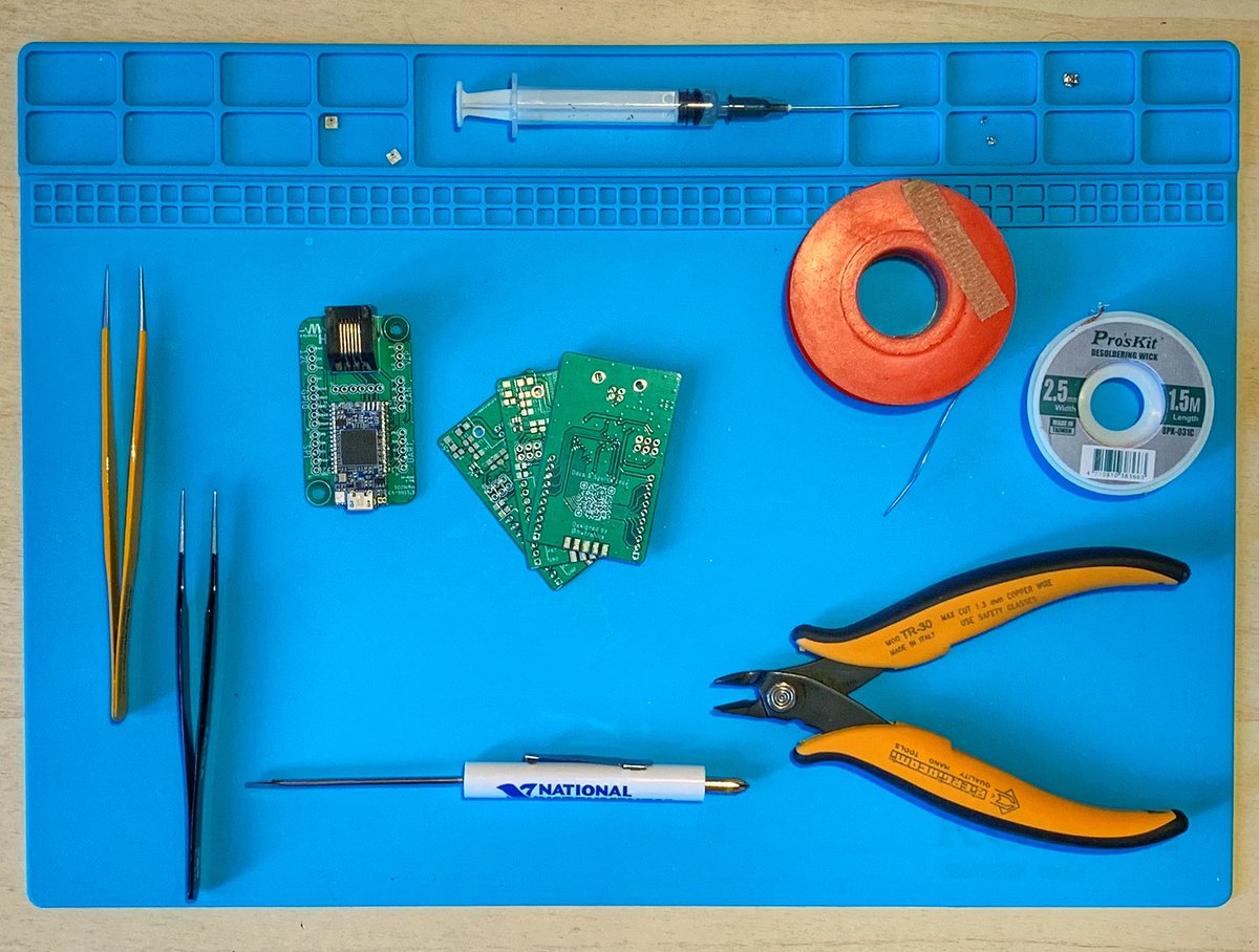 Sunday soldering setup:
Tweezers ✅
PCBs ✅
Screw driver ✅
Cutters ✅
Flux ✅
Solder ✅
Braid ✅ 
🧐 What am I missing?? #soldering #solder #pcb #diy #twezzers #screwdriver #cutters #prototipe #prototyping #sundaysoldering #hwlab