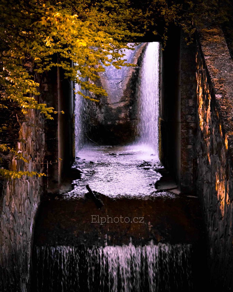 ElphotoC's tweet photo. Weir at sunset.. 🍂💦
#elphoto.cz #weir #waterfall #sun #sunset #sunsetlight #lightshape #whataplace #naturegames #lightgames #afternooncolours #naturephoto #naturephotography #naturelovers #feelthefreedom https://t.co/2EMR6MjZZU