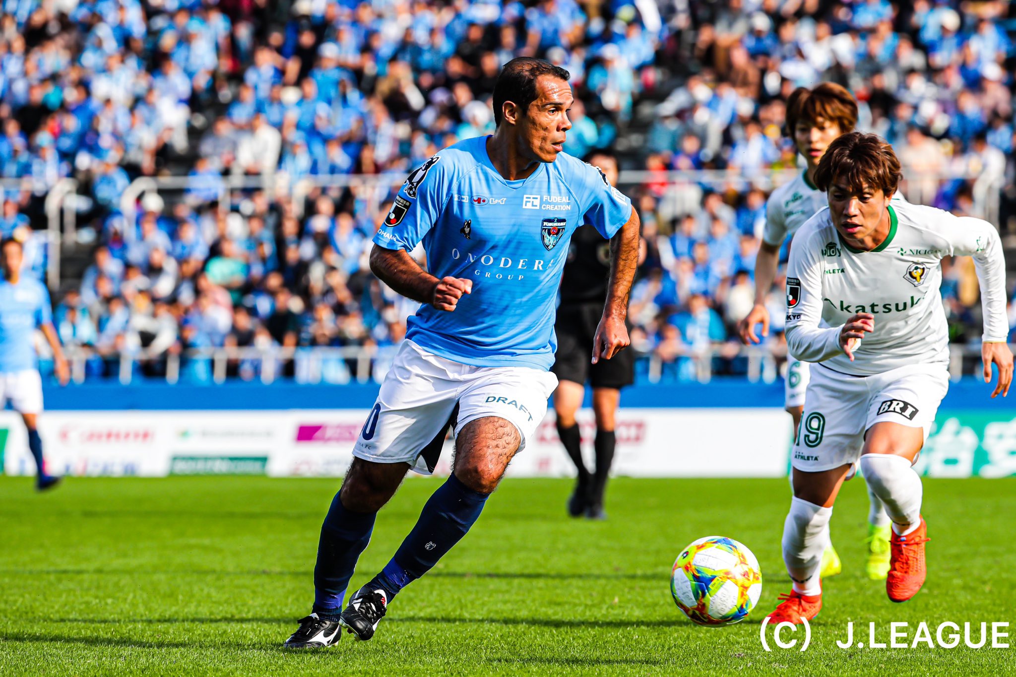 横浜fc 公式 横浜fcの選手を順番に かっこいい写真とともに紹介 No 40 Mf レアンドロドミンゲス 19年 8月24日生まれ 173cm 70kg コメント欄でみなさんからもレアンドロ選手の紹介 今シーズンの応援コメントをお願いします Yokohamafc 横浜fc