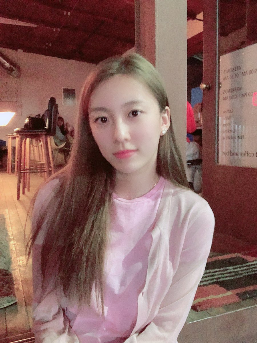 sujilee320's tweet photo. 요즘 비가 와서 꽃가루가 다 사그라든거 같아요🌸 넘 죠아🌸 https://t.co/fMO16enYA8