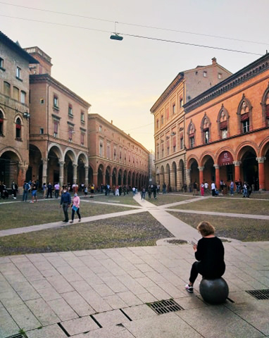 luigilauriolaX's tweet photo. #Bologna inizia vivere di nuovo.
Giorno dopo giorno le sue piazze 
tornano ad essere piene di #gente.
Resta ancora un pò di #Primavera da #vivere.
#inunagrandecittà
#festadellamamma https://t.co/LNrmlS01Wf