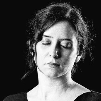 + Hay que despolitizar el hip hop, no me parece mal que haya rap de derechas. 

- ....