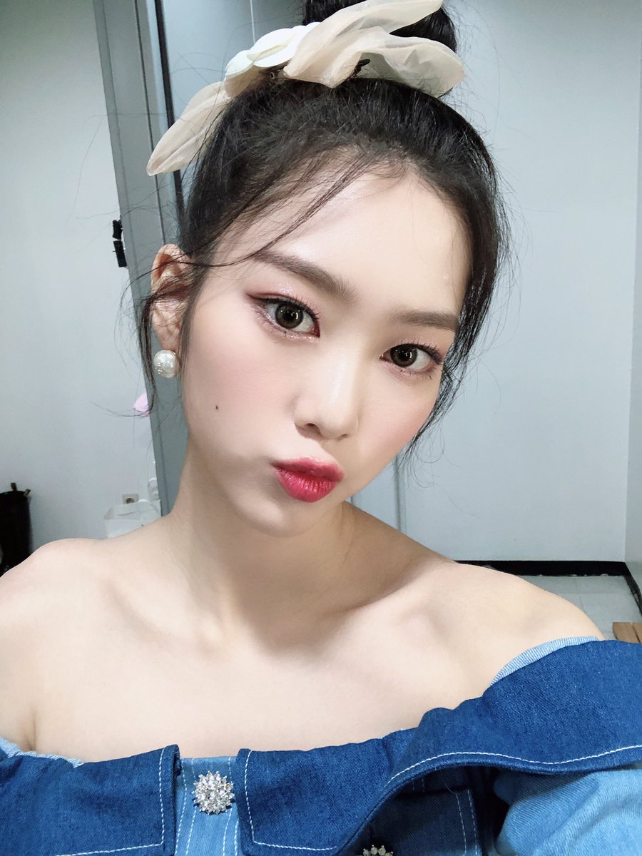 WM_OHMYGIRL's tweet photo. #오다주웠지호 #인기가요 #1위고마워요
우리 미라클짱짱!!! https://t.co/70g5gPmTLO