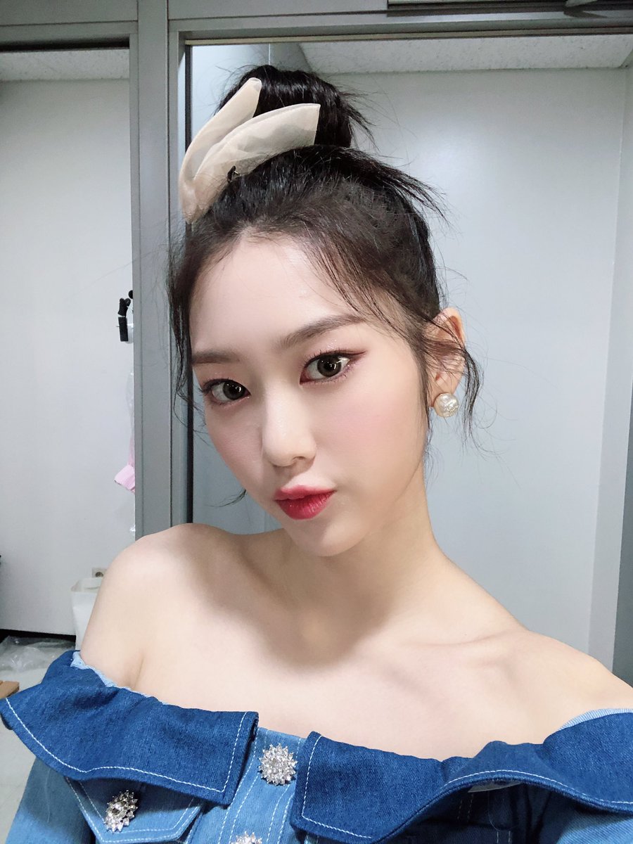 WM_OHMYGIRL's tweet photo. #오다주웠지호 #인기가요 #1위고마워요
우리 미라클짱짱!!! https://t.co/70g5gPmTLO
