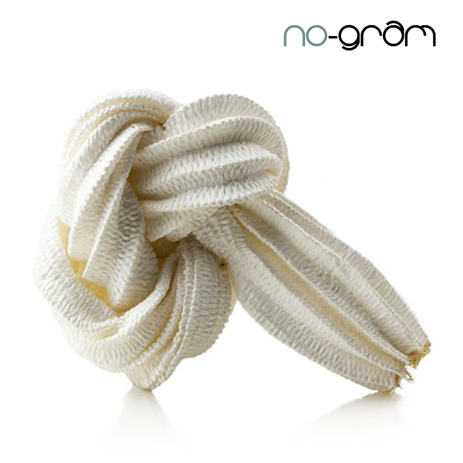 no_gram's tweet photo. Kazumi Nagano

Brooch - unique piece | bamboo tape, yellow gold, silver, nylon thread

https://t.co/nvVOgKRNW2

#nogram #alternativesgallery #jewelrydesigner #KazumiNagano #Japan #contemporaryjewellery #gioiellocontemporaneo #handmade #lightness #minimalism #bambootape #jewelry https://t.co/AfUaH8yxRG