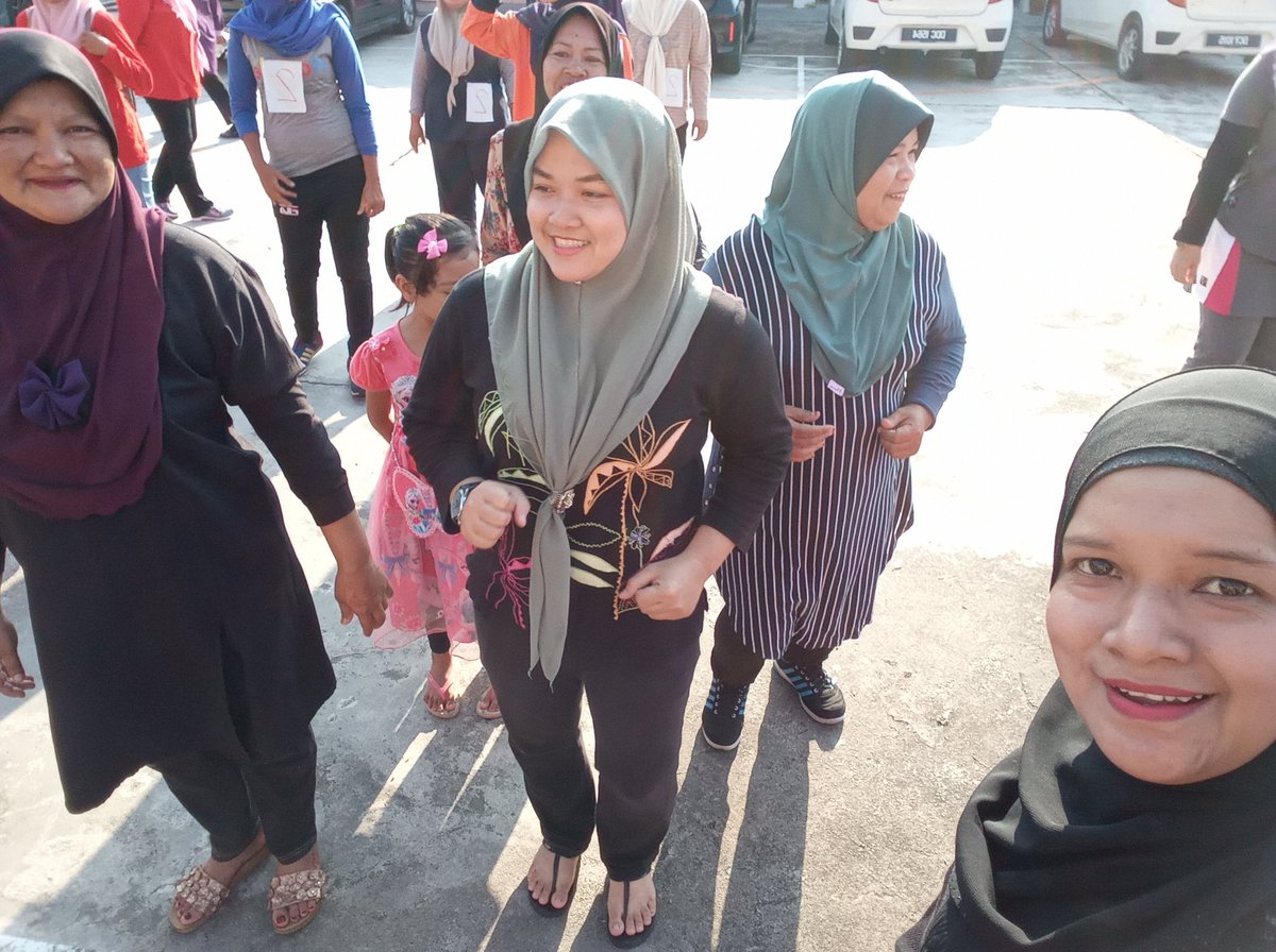 ZainiMohammad4's tweet photo. Selamat Hari ibu buat insan yg bergelar ibu 🧕 ibu kaulah ratu hatiku 🧡 https://t.co/QU3YjdItIS