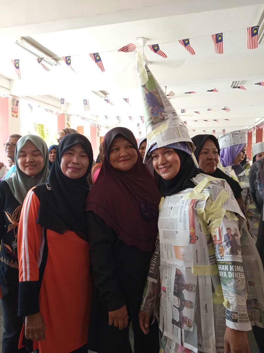 ZainiMohammad4's tweet photo. Selamat Hari ibu buat insan yg bergelar ibu 🧕 ibu kaulah ratu hatiku 🧡 https://t.co/QU3YjdItIS