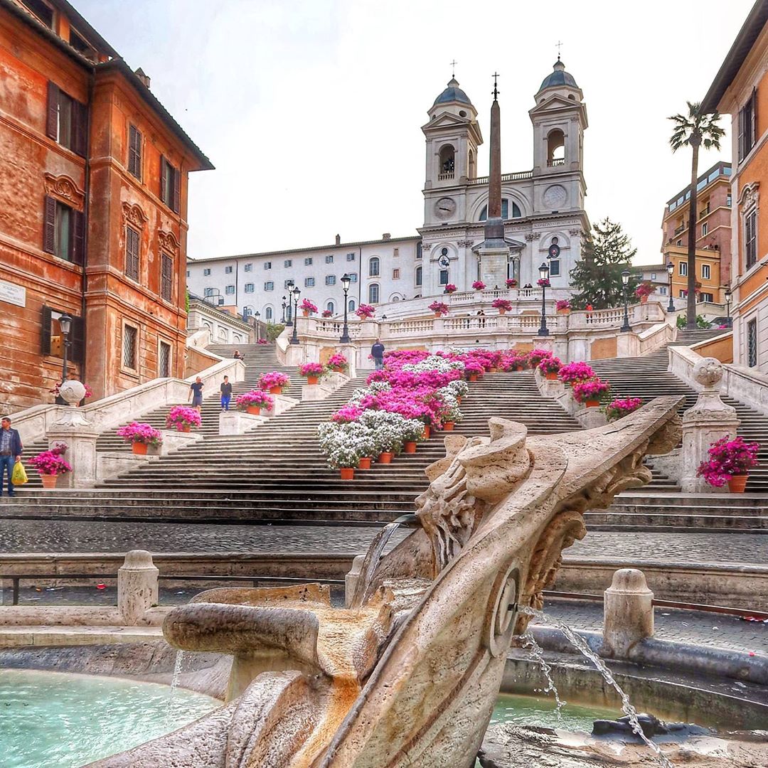 Turismoromaweb's tweet image. Next year we will be able to see again the Spanish Steps adorned with dozens of terracotta pots full of azaleas. Today, an ideal homage for Mother’s Day.

📸 IG: romewise

#Istayhome