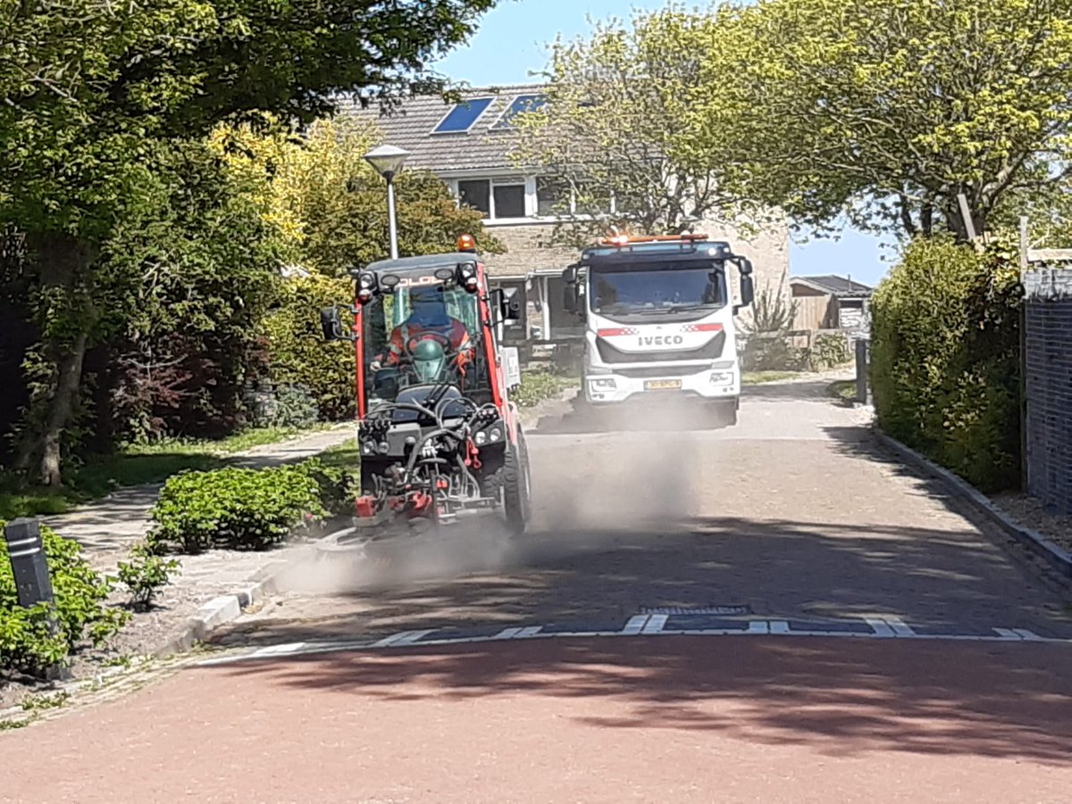 Omrin's tweet photo. โป๏ธ๐ | Afgelopen week hebben we een nieuwe @IVECO veegmachine op #groengas in gebruik genomen. Het betreft een kleine vrachtwagen die is omgebouwd tot veegmachine, de eerste die zo is gebouwd. In totaal voegen we twee van zulke duurzame groengas veegmachines aan ons wagenpark toe https://t.co/jcFbHToMo0