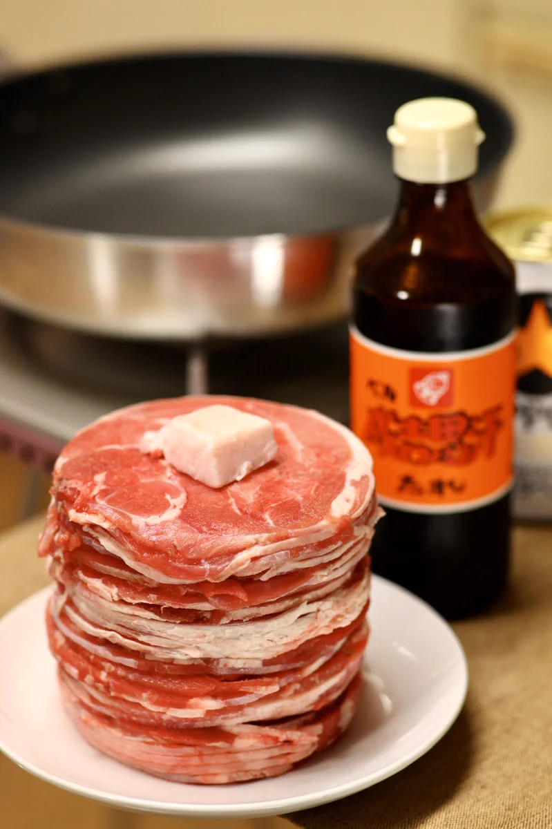 肉のホットケーキ？！北海道民にはお馴染みのジンギスカン用冷凍ラムロールだったwww